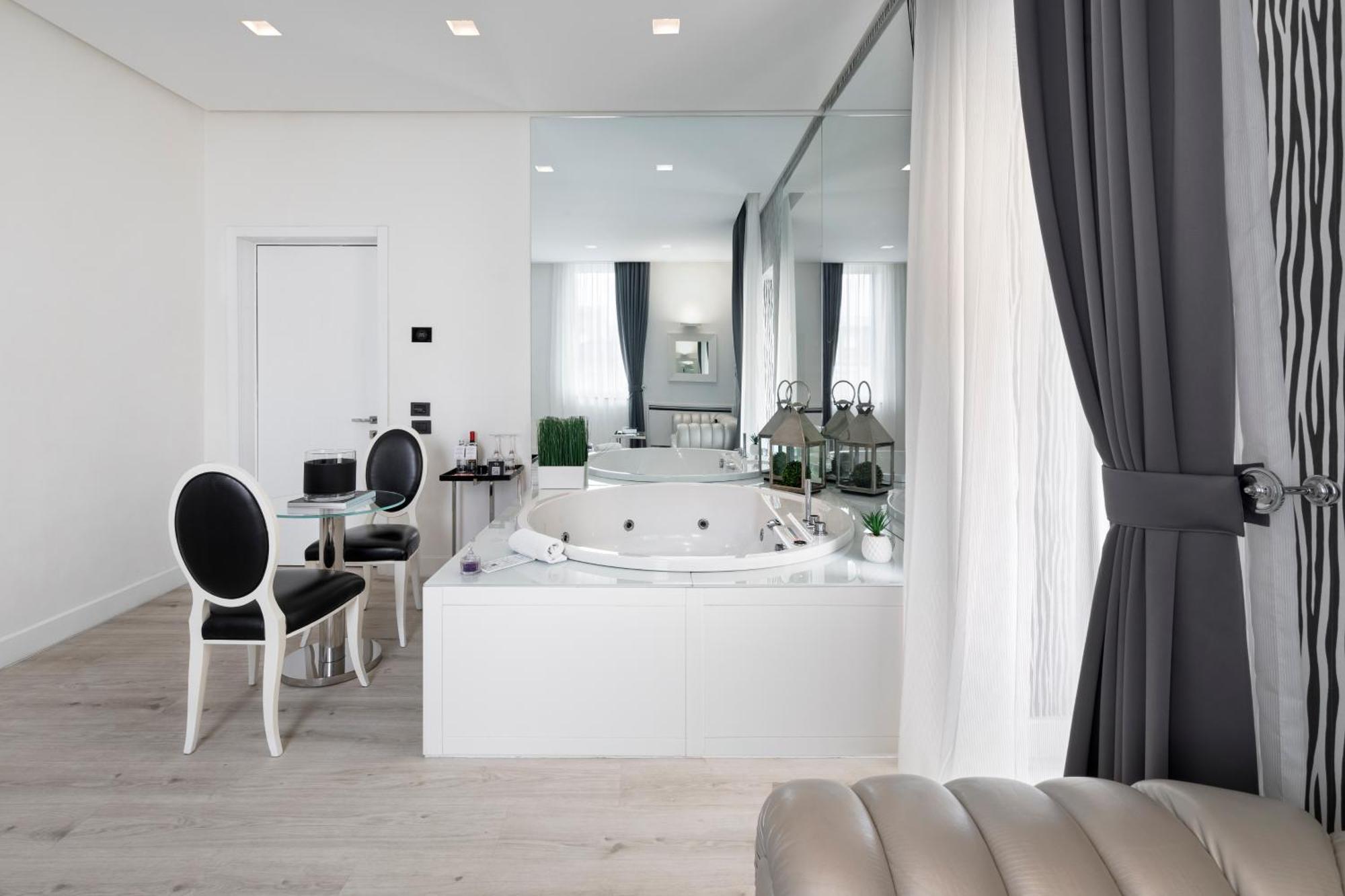 Lhp Hotel Montecatini Palace & Spa Luaran gambar A bathroom in a private house